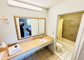 Cumberland Inn near downtown hotel thumbnail 6
