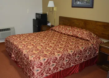 Travelers Inn hotel thumbnail 8