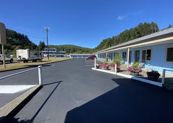 Winchester Bay Inn hotel thumbnail 2