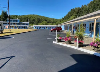 Winchester Bay Inn hotel thumbnail 4