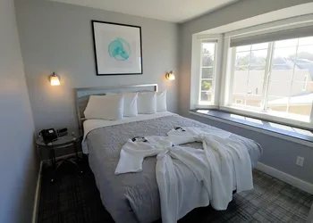 Nelscott Manor hotel thumbnail 5