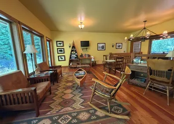 Glacier Guides Lodge hotel thumbnail 5