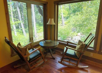 Glacier Guides Lodge hotel thumbnail 6