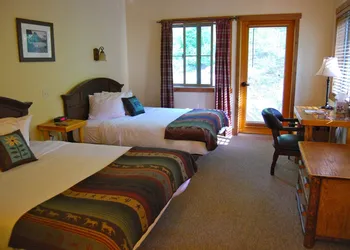 Glacier Guides Lodge hotel thumbnail 7