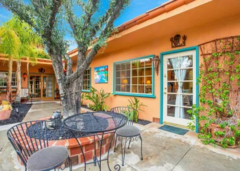Coyote Inn - 21 and Over - A Town & Desert Boutique Hotel hotel thumbnail 5