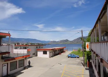 Falcon Resort hotel thumbnail 3