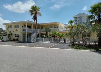 Silver Sands Motel hotel thumbnail 3