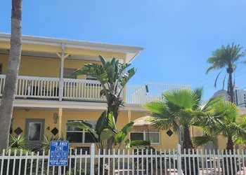 Silver Sands Motel hotel thumbnail 6