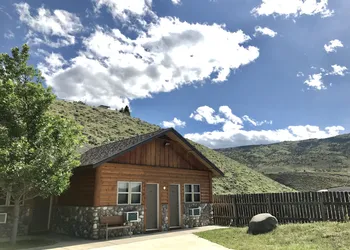 Cody Holiday Lodge hotel thumbnail 2
