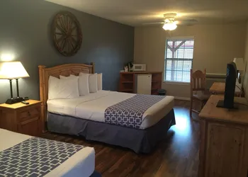 Four Horseman Travel Lodge hotel thumbnail 8