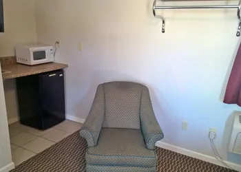 Classic Motel hotel thumbnail 8