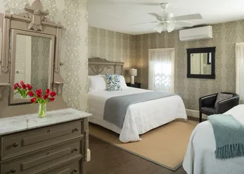 Carroll Villa Hotel hotel thumbnail 7