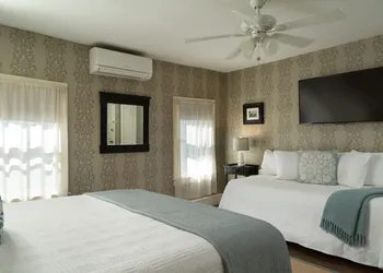 Carroll Villa Hotel hotel thumbnail 8