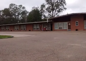 Cedar Inn hotel thumbnail 2