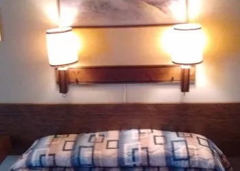 Cedar Inn hotel thumbnail 8