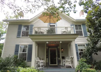 1868 Magnolia House Inn hotel thumbnail 2