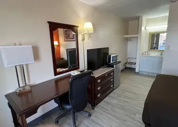 Economy Inn hotel thumbnail 5