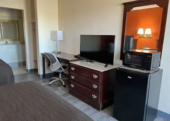 Economy Inn hotel thumbnail 6
