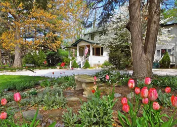 Oakland Cottage Bed & Breakfast hotel thumbnail 2