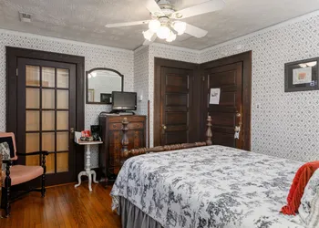 Oakland Cottage Bed & Breakfast hotel thumbnail 6