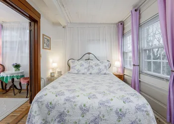 Oakland Cottage Bed & Breakfast hotel thumbnail 7