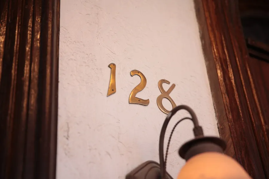 Decker Hotel & Bar hotel detail image 6