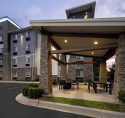 La Quinta Inn & Suites by Wyndham Greenville Woodruff Rd. hotel detail image 7