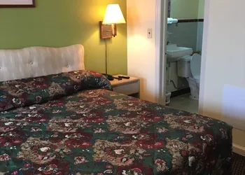 Shaws Komfort Motel hotel thumbnail 3
