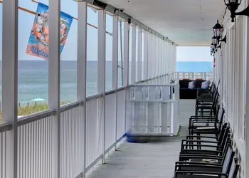 On the Beach Motel hotel thumbnail 3
