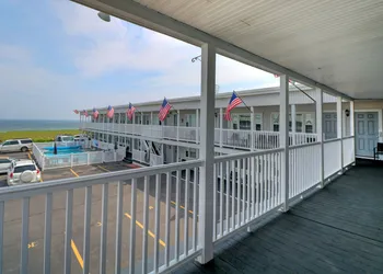 On the Beach Motel hotel thumbnail 4