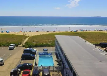 On the Beach Motel hotel thumbnail 5