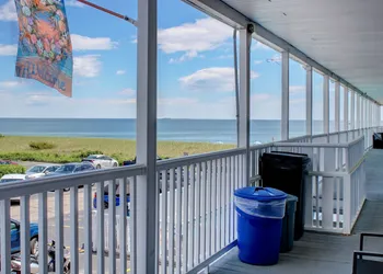On the Beach Motel hotel thumbnail 6