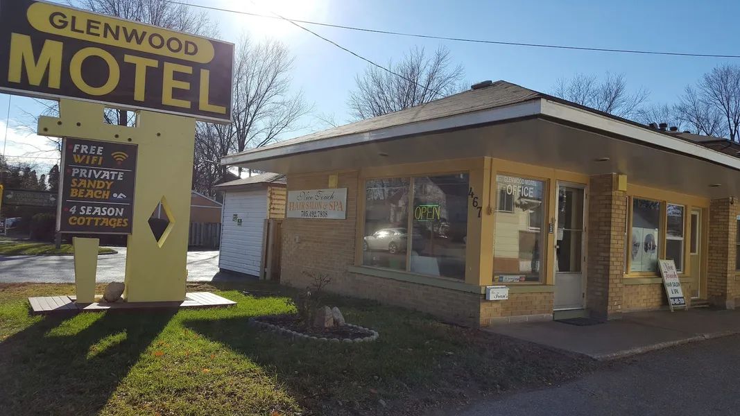 Glenwood Motel and Cottages hotel detail image 2