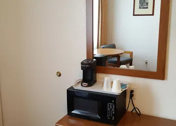 Tall Winds Motel hotel thumbnail 4