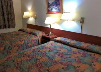 Shamrock Motel hotel thumbnail 3