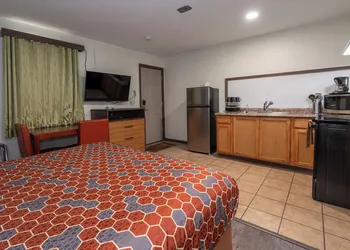 Town Motel hotel thumbnail 5