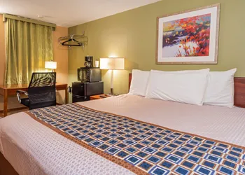 Town Motel hotel thumbnail 8