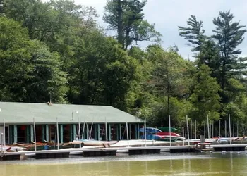 Crestmont Inn hotel thumbnail 2