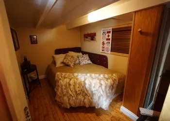 White On Wood hotel thumbnail 7
