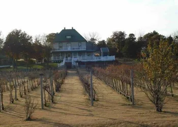Indian Creek Village Winery hotel thumbnail 3