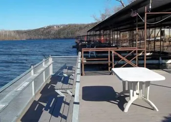 Taneycomo Lakefront Resort hotel thumbnail 2