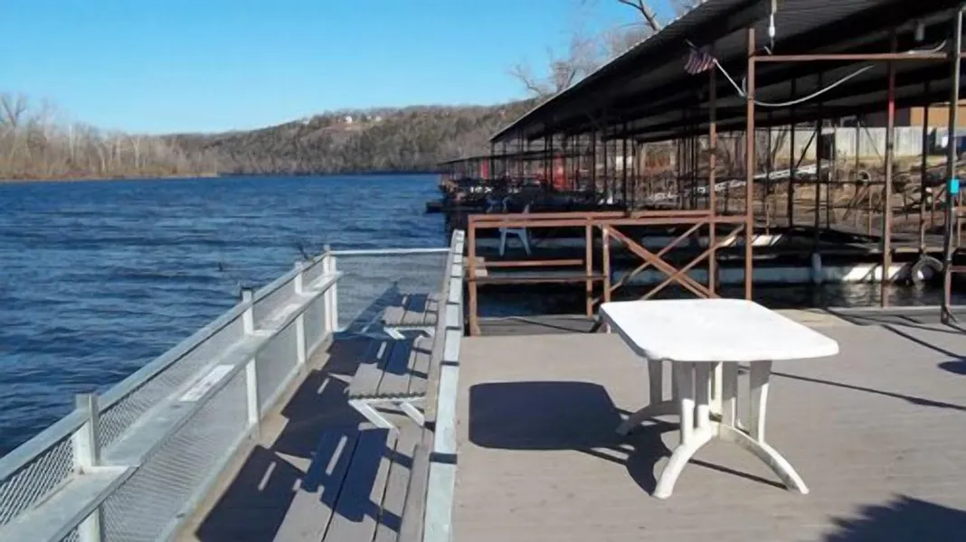 Taneycomo Lakefront Resort hotel detail image 2