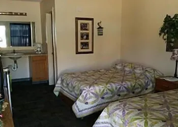 Taneycomo Lakefront Resort hotel thumbnail 4