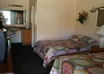 Taneycomo Lakefront Resort hotel thumbnail 5