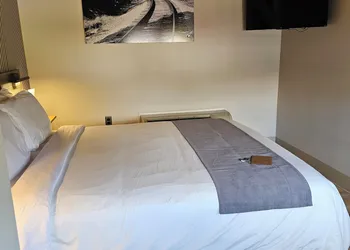 Sugarcreek Village Inn hotel thumbnail 7