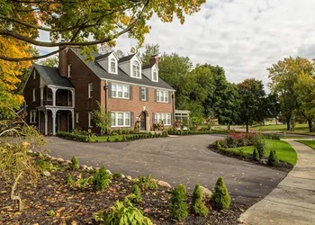 Knob Hill Bed & Breakfast hotel thumbnail 3