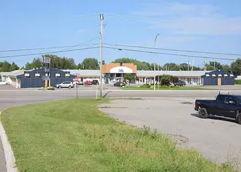 Motel Roberval hotel thumbnail 2