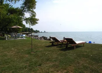 Omstead's On Erie hotel thumbnail 8