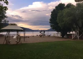 Kokanee Beach Resort Motel hotel thumbnail 5