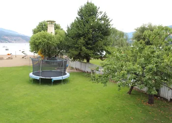 Kokanee Beach Resort Motel hotel thumbnail 7